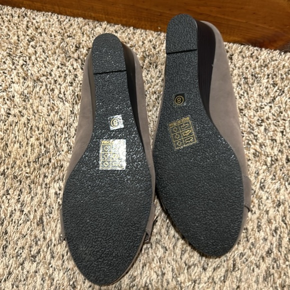 Size 8 Journeys gray dress shoes - Picture 4 of 5